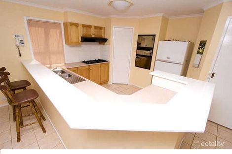 Property photo of 2 Parkinson Way Roxburgh Park VIC 3064