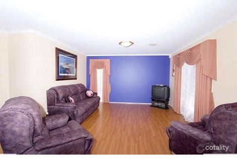 Property photo of 2 Parkinson Way Roxburgh Park VIC 3064