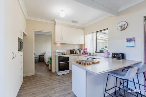 Property photo of 4 Hazelwood Drive Dubbo NSW 2830