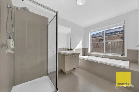Property photo of 43 Solitude Crescent Point Cook VIC 3030