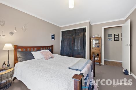 Property photo of 10 Winston Court Wendouree VIC 3355