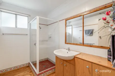 Property photo of 15 Talinga Street Mount Lofty QLD 4350