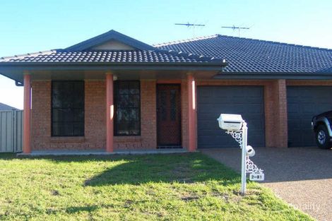 2/81 Casey Dr, Hunterview, NSW 2330