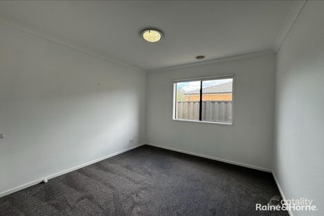 Property photo of 33 Kinglake Drive Manor Lakes VIC 3024