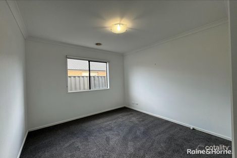 Property photo of 33 Kinglake Drive Manor Lakes VIC 3024