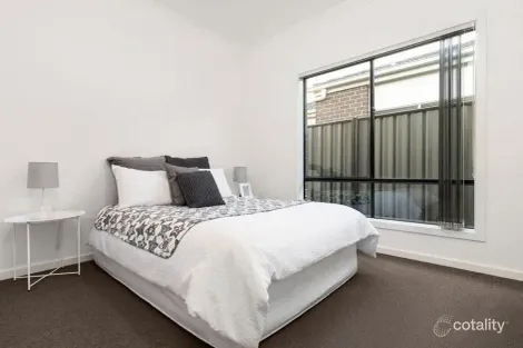 Property photo of 2/28 Whitlam Green Point Cook VIC 3030