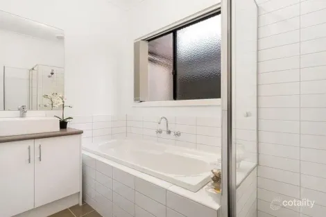 Property photo of 2/28 Whitlam Green Point Cook VIC 3030