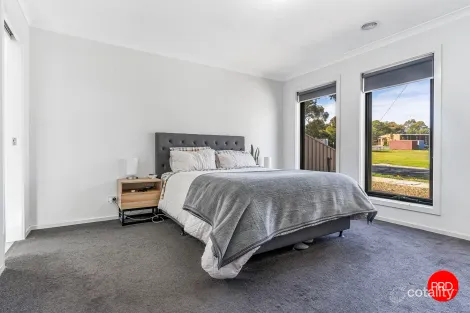 Property photo of 4 Stoneham Street Golden Square VIC 3555
