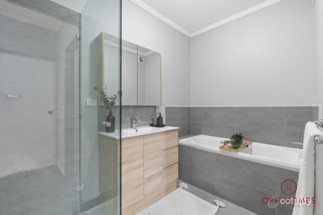Property photo of 21/2 Newmarket Way Flemington VIC 3031
