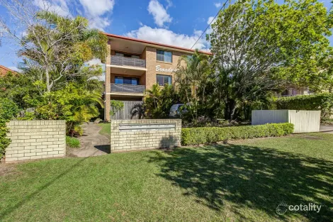 2/32 Imperial Pde, Labrador, QLD 4215