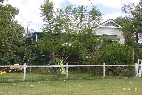 2 Stanley St, North Booval, QLD 4304