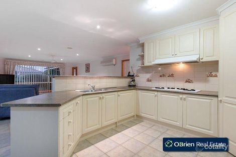 Property photo of 12 Loxford Court Narre Warren South VIC 3805