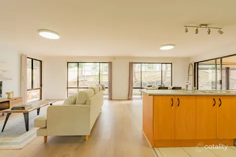 Property photo of 26 Crestview Drive Glenwood NSW 2768