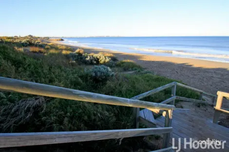 Property photo of 7 Arawatta Loop Madora Bay WA 6210