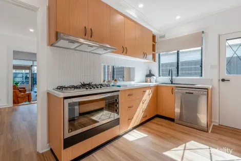 Property photo of 10 Warren Road Mordialloc VIC 3195