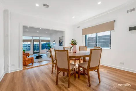 Property photo of 10 Warren Road Mordialloc VIC 3195