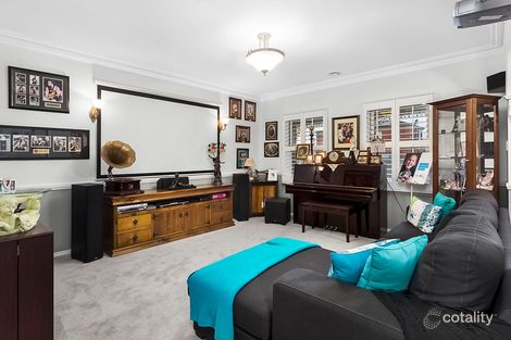 Property photo of 9 Parkside Close Caroline Springs VIC 3023