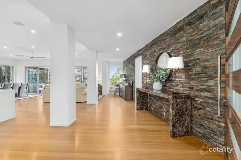 Property photo of 43 Corniche Place Brookfield QLD 4069