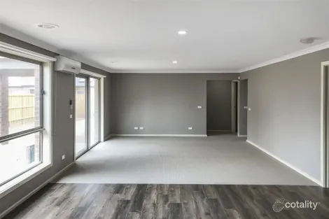 Property photo of 10 Aspera Drive Werribee VIC 3030