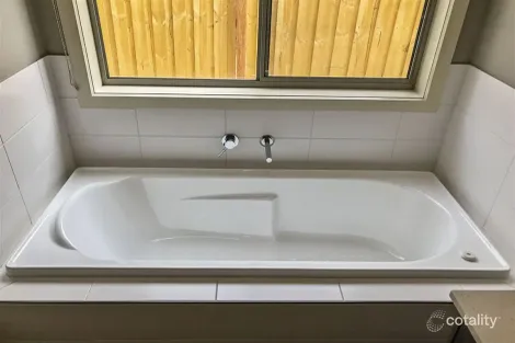 Property photo of 10 Aspera Drive Werribee VIC 3030