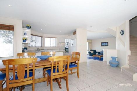 Property photo of 2/98 Ocean View Drive Wamberal NSW 2260