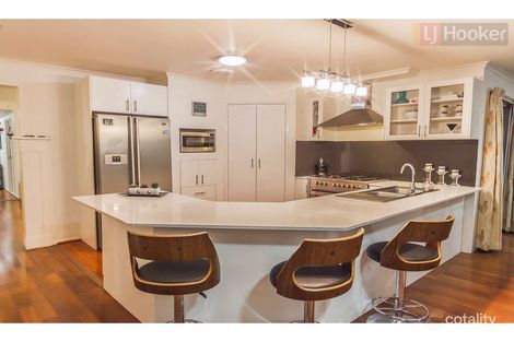 Property photo of 6 Volantis Crescent Roxburgh Park VIC 3064