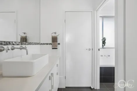 Property photo of 33 Anglesea Lane Seaford Rise SA 5169