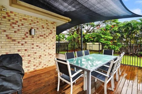 Property photo of 32 Ashbourne Terrace Biggera Waters QLD 4216