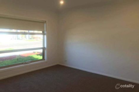 Property photo of 22 Cassinias Grove Mernda VIC 3754