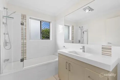 Property photo of 11 Grace Avenue Labrador QLD 4215