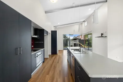 Property photo of 11 Grace Avenue Labrador QLD 4215