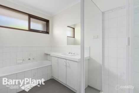 Property photo of 1 Inverness Close Pakenham VIC 3810
