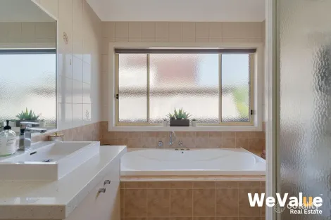 Property photo of 23 Kennedy Parade Roxburgh Park VIC 3064