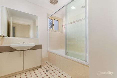 Property photo of 25/7-9 Santa Cruz Boulevard Clear Island Waters QLD 4226