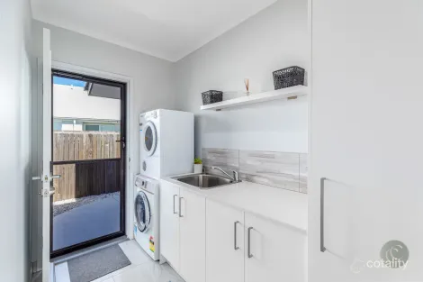 Property photo of 31 Cambridge Circuit Southside QLD 4570