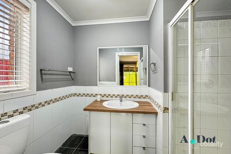 Property photo of 5 Vincent Court Cranbourne North VIC 3977