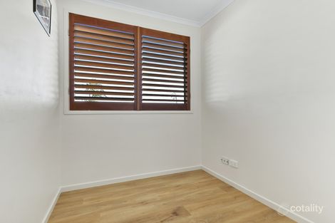 Property photo of 5 Lachlan Crescent Sandstone Point QLD 4511