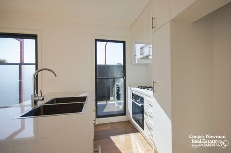 Property photo of 9/4 Milford Avenue Burwood VIC 3125