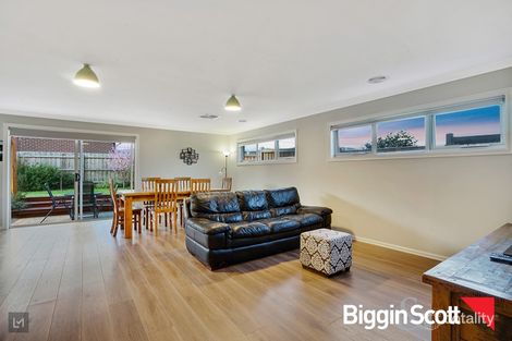 Property photo of 2 Ajuga Lane Brookfield VIC 3338