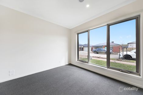 Property photo of 5 Ross Parade Wallan VIC 3756