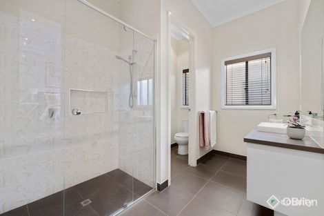 Property photo of 12 Carambola Place Berwick VIC 3806