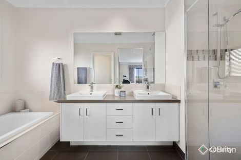 Property photo of 12 Carambola Place Berwick VIC 3806