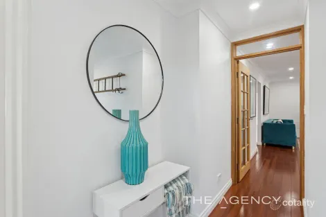 Property photo of 13 Aubun Gardens Caversham WA 6055