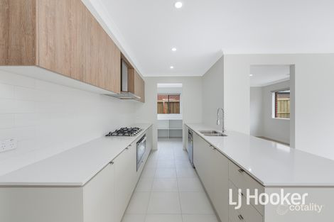 Property photo of 3 Remedy Drive Clyde VIC 3978