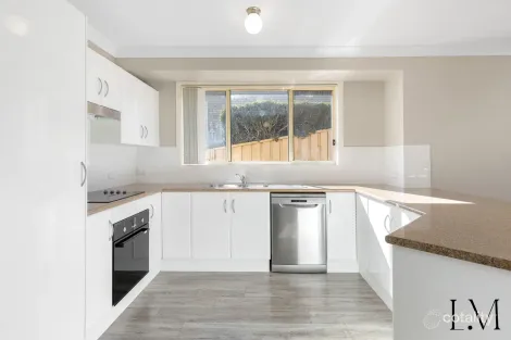 Property photo of 2 Toscana Close Garden Suburb NSW 2289