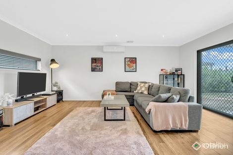 Property photo of 3 Omeara Crescent Cranbourne East VIC 3977