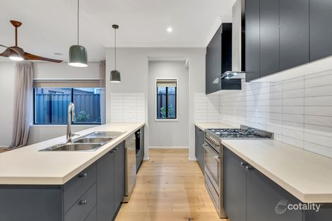 Property photo of 17 Flores Road Craigieburn VIC 3064
