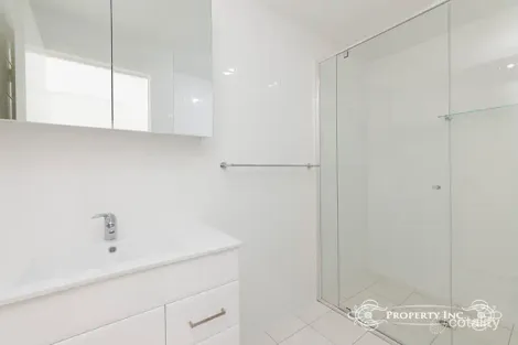 Property photo of 8/2 Durham Street Coorparoo QLD 4151