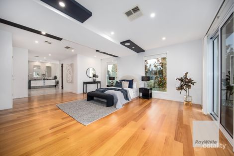 Property photo of 1 Waterview Walk Caroline Springs VIC 3023