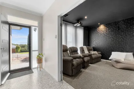 Property photo of 10 Macquarie Parade Meadows SA 5201